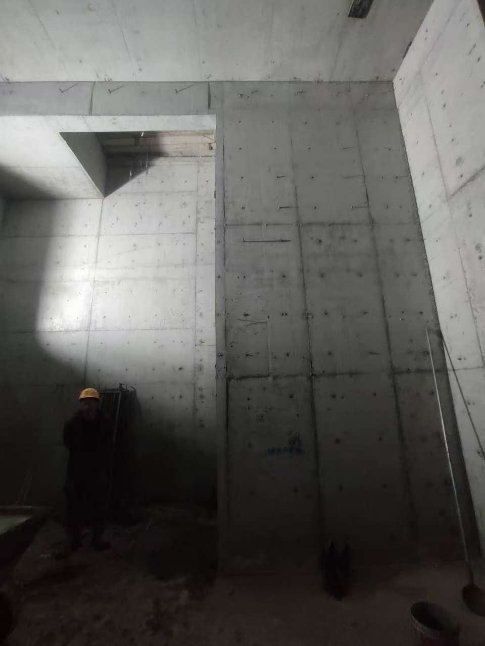 绵竹墙上开槽钢筋断了有影响吗